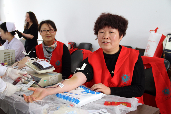 2月2日,“冬日暖阳 携手献爱”无偿献血 (6).JPG 2月2日,“冬日暖阳 携手献爱”无偿献血 (6).JPG